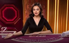 Antarmuka aplikasi mobile gm777 menampilkan menu kasino, sportsbook, dan slot games